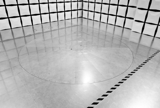 Metal turntable for low-reflection, semi-anechoic chambers (SAC)